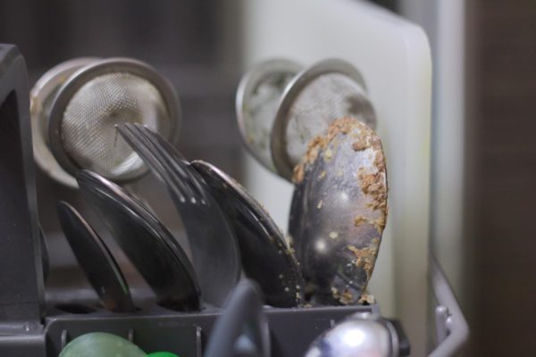 Посудомоечная машина плохо моет посуду — причины и способы их устранения